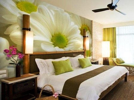 фотообои цветы в интерьере спальни